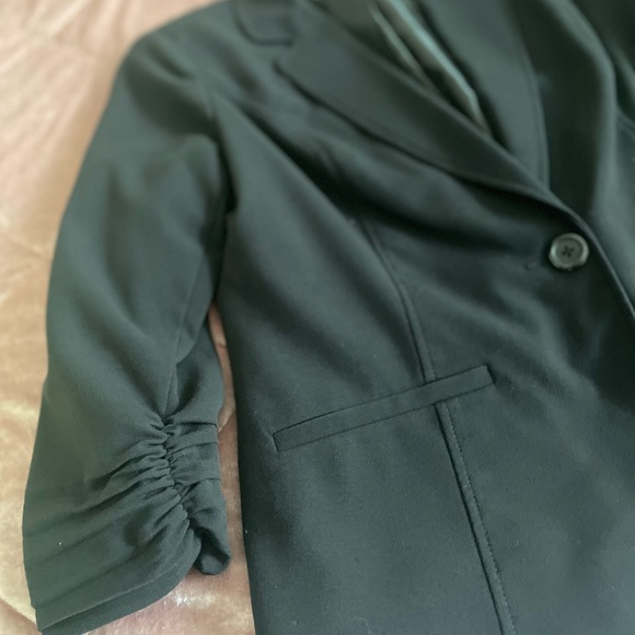 Valerie Steven’s Women's Elegant Black Suit Jacket - Picture 8 of 10